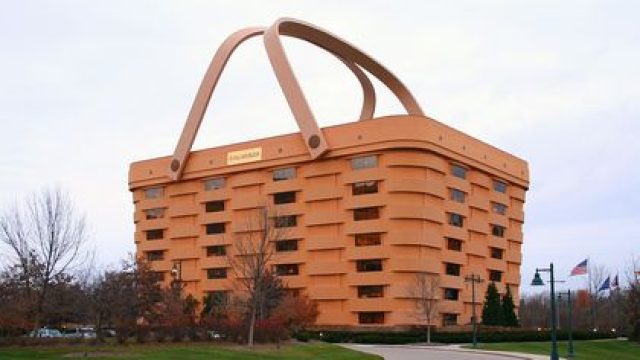 Historic Picnic Basket Building Hits Market: A Unique Investment Opportunity | royalbet 118, winsgoa