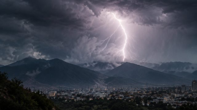 Severe Weather Alert: Thunderstorms and Heavy Winds Expected This Week