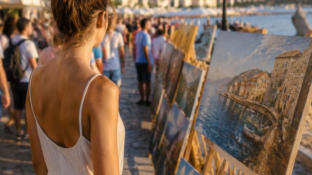 Local Flavor and Art Scene Blooms: 17th Festival Kicks Off in Kissamos