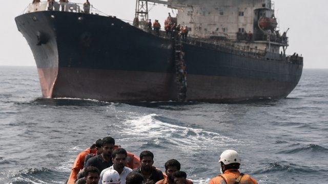 Urgent Evacuation Efforts for Stranded Ships in Hormuz Straits