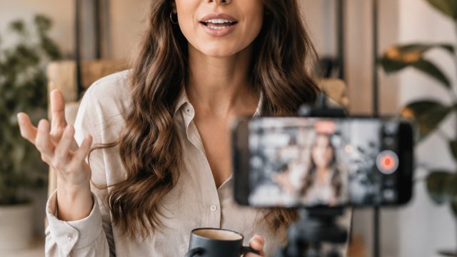 How Social Media Influencers are Redefining News Consumption | 888 vip com, fosil777, poker mudah me
